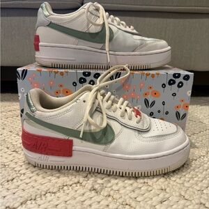 Nike Air Jordan Sneakers 

Size- Women’s 7